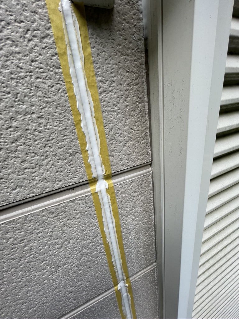 コーキング施工中