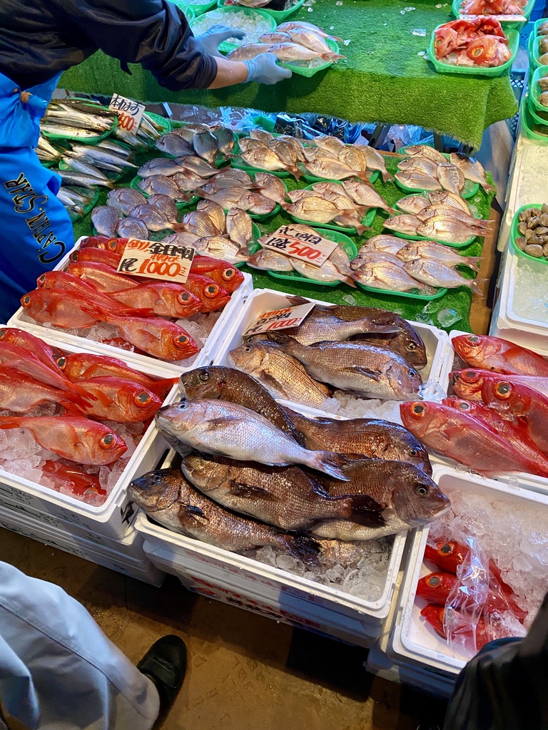 三崎朝市の様子