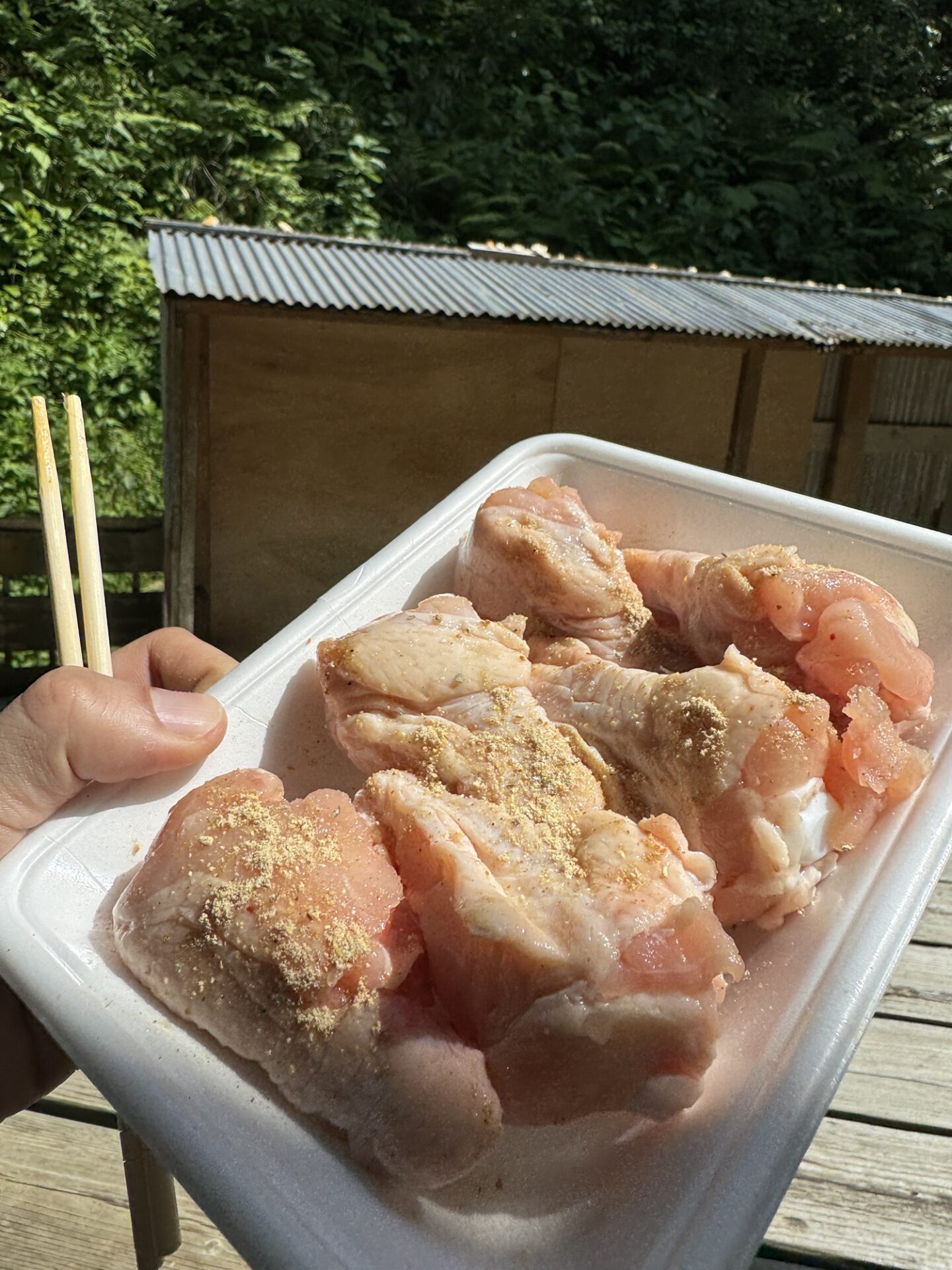 手羽元を焼く様子